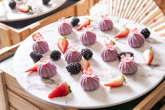 Cafe Rivoli Regal Hongkong- OKiBook Hong Kong and Macau Restaurant Buffet  booking 富豪香港酒店 御花園咖啡室  - 餐廳和自助餐預訂香港和澳門 Purple Sweet Potato Mousse Cake