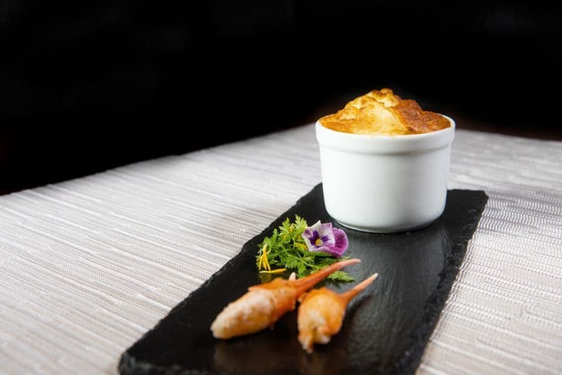 Harbour Restaurant The Harbourview 灣景廳 - 灣景國際 OKiBook Hong Kong Restaurant Booking 自助餐預訂香港 - 1 梳乎厘焗羊肚菌及加菲蟹濃湯 每位壹盅 Baked Spanner Crab and Morel Bisque Soufflé One serving per patron_H1_1MB