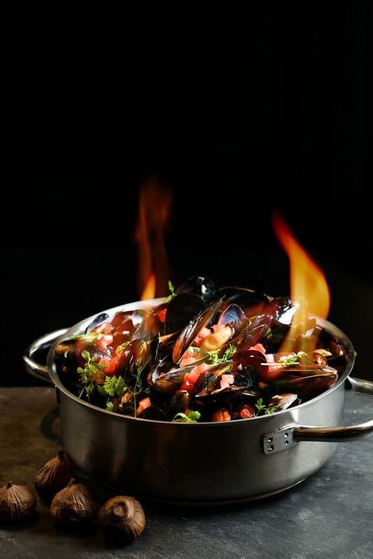 LIS Cafe- L'hotel Island South 如心南灣海景酒店 - OKiBook Hong Kong and Macau Restaurant Buffet booking 餐廳和自助餐預訂香港和澳門 - 黑蒜白酒汁可持續發展青口Sustainable Black Mussels with Black Garlic & White Wine Sauce