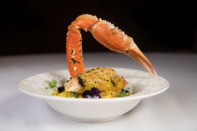 Baked Crab Shell filled with Crab Meat and Morel in Portuguese Style served with Grilled King Crab Leg with Rock Salt葡式焗蟹肉羊肚菌釀蟹蓋 拼 岩鹽扒燒皇帝蟹腳 Harbou