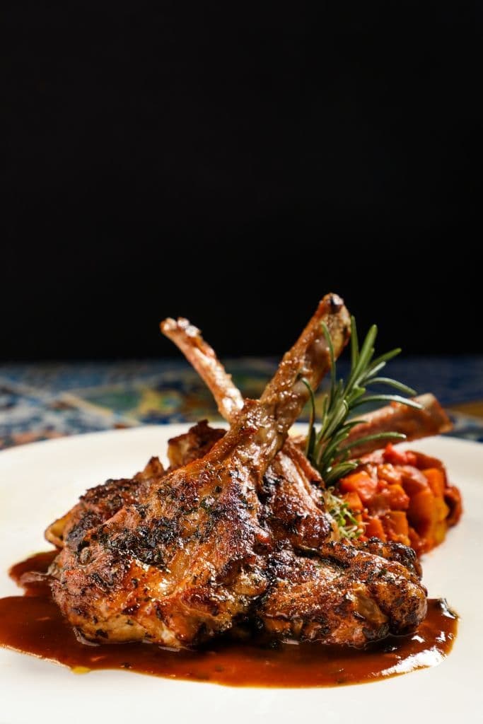 Kudos Crowne Plaza Causeway Bay - 香港銅鑼灣皇冠假日酒店 - OKiBook Hong Kong and Macau Restaurant Buffet booking 餐廳和自助餐預訂香港和澳門 - Main Course_Moroccan Grilled Herbed Lamb Chop 摩洛哥扒香草羊扒伴鷹咀豆蓉及燴雜菜配羊燒汁